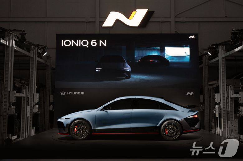 현대차의 고성능 전기 세단 '아이오닉 6 N' 측면.(현대차 제공)