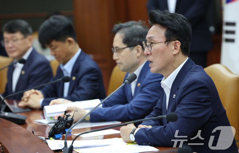 김민석 국무총리가 10일 오전 서울 종로구 정부서울청사에서 열린 국정현안관계장관회의에서 모두발언을 하고 있다. 2025.7.10/뉴스1 ⓒ News1 임세영 기자