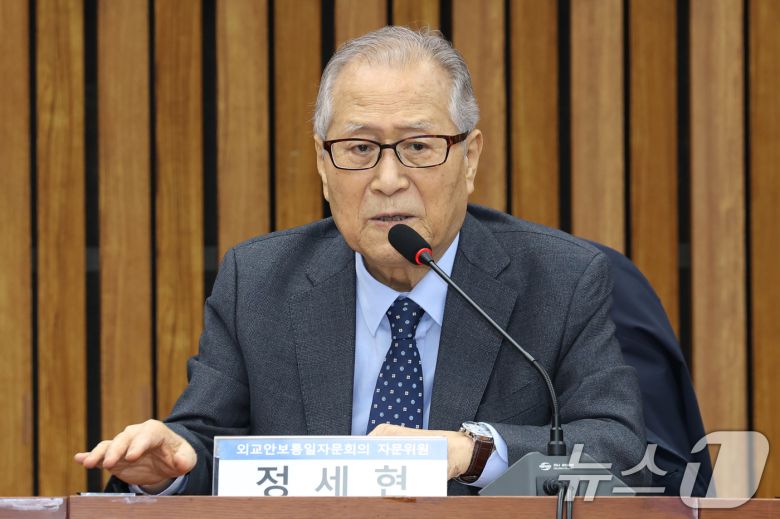 정세현 더불어민주당 외교안보통일자문회의 자문위원이 23일 오전 서울 여의도 국회에서 열린 외교안보통일자문회의 토론회 '트럼프 2기 정부 출범과 대한민국의 국익'에 참석해 발언하고 있다. 2025.1.23/뉴스1 ⓒ News1 이광호 기자