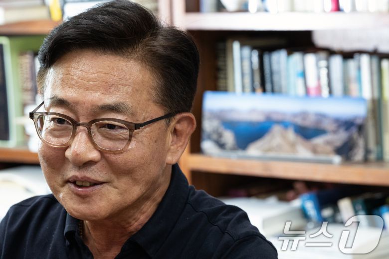 홍용표 전 통일부 장관이서울 성동구 한양대학교에서 뉴스1과 인터뷰하고 있다. ⓒ News1 이승배 기자