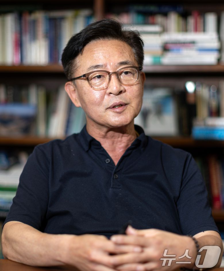 홍용표 전 통일부 장관이 서울 성동구 한양대학교에서 뉴스1과 인터뷰하고 있다. ⓒ News1 이승배 기자