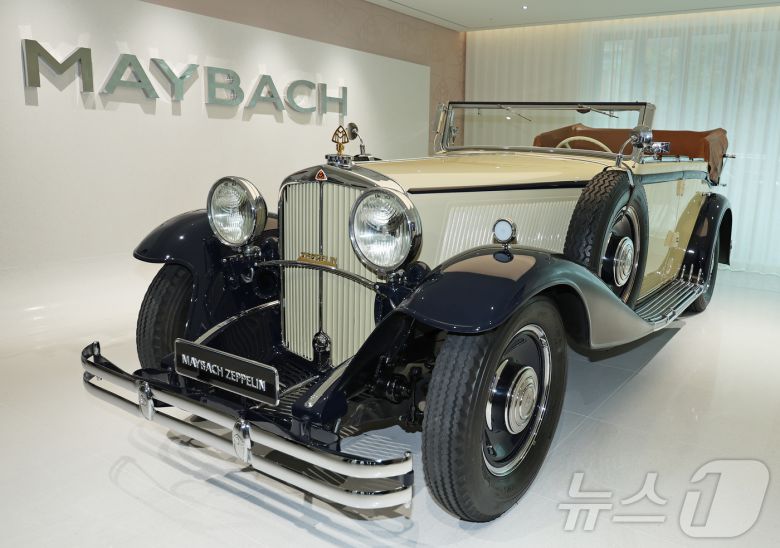 14일 서울 강남구 압구정동에  개관한 '마이바흐 브랜드센터 서울' 2층에 '마이바흐 재플린' 차량이 전시 돼 있다. ⓒ News1 장수영 기자