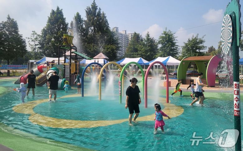 증평 보강천 첨벙첨벙 물놀이장/뉴스1