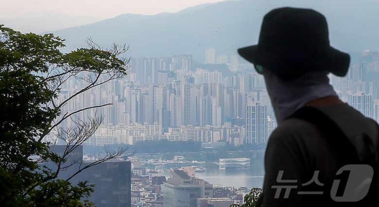 서울 중구 남산에서 바라본 아파트 단지. 2025.7.13/뉴스1 ⓒ News1 김진환 기자