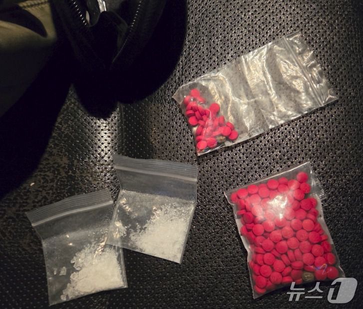 A 씨 차량에서 발견된 필로폰과 야바. (화성서부경찰서 제공. 재판매 및 DB 금지) 2025.7.16/뉴스1