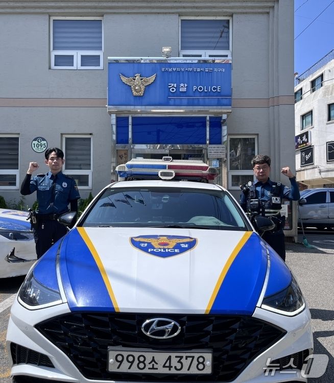 경기 화성서부경찰서 발안지구대 소속 한덕수 경장(왼쪽)과 최기용 경사. (화성서부경찰서 제공. 재판매 및 DB 금지) 2025.7.16/뉴스1