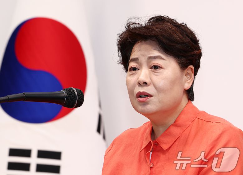 윤희숙 국민의힘 혁신위원장이 16일 서울 여의도 중앙당사에서 현안 관련 기자간담회를 하고 있다. 2025.7.16/뉴스1 ⓒ News1 김민지 기자