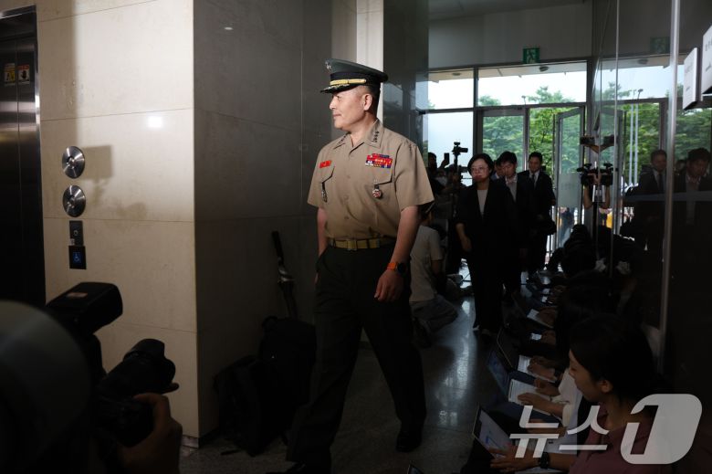 해병대 수사단장인 박정훈 대령이 16일 오후 서울 서초구 이명현 순직해병특검 사무실에 참고인 신분으로 출석하고 있다. 2025.7.16/뉴스1 ⓒ News1 신웅수 기자