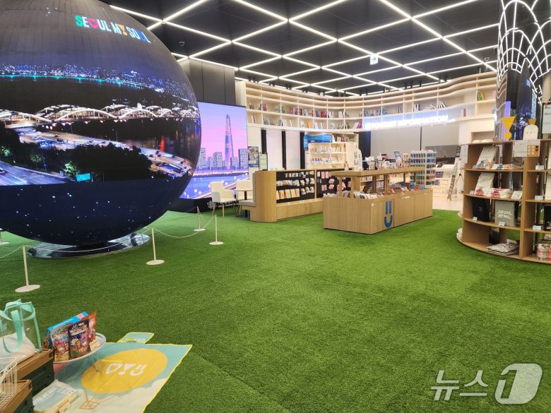 서울관광플라자 1층에 위치한 관광정보센터 전경(서울관광재단 제공)