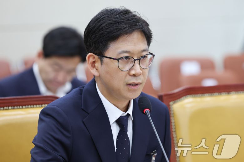 배경훈 과학기술정보통신부 장관이 국회 과학기술정보방송통신위원회에서 열린 인사청문회에서 의원 질의에 답하는 모습(뉴스1DB) ⓒ News1