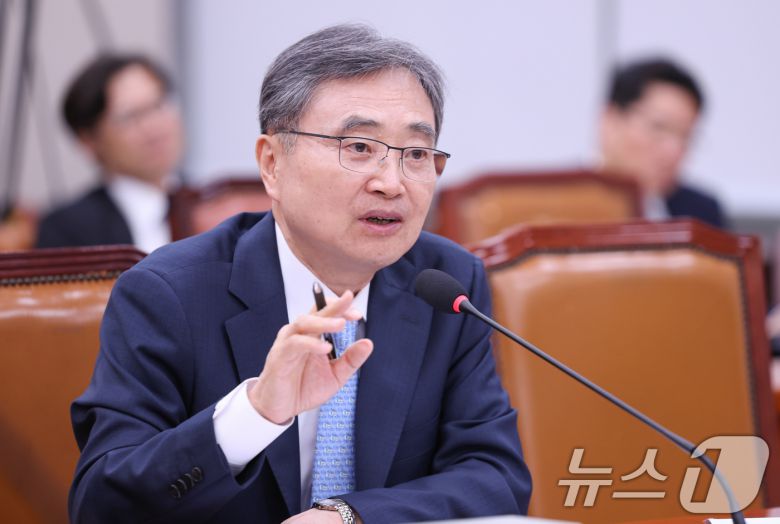 조현 외교부 장관 후보자가 지난 17일 서울 여의도 국회 외교통일위원회에서 열린 인사청문회에서 의원 질의에 답하고 있다. 2025.7.17/뉴스1 ⓒ News1 안은나 기자