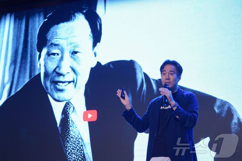 김동신 센드버드 대표가 18일 제주 롯데호텔에서 열린 ‘2025 한경협 CEO 제주하계포럼’에서 'AI 에이전트 솔루션으로 실리콘밸리를 장악하다'를 주제로 발표하고 있다.(한국경제인협회 제공, 재판매 및 DB 금지)2025.7.18/뉴스1 ⓒ News1 최동현 기자