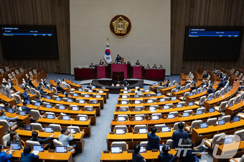 10일 서울 여의도 국회에서 열린 제427회 국회(임시회) 제1차 본회의 모습. 2025.7.10/뉴스1 ⓒ News1 유승관 기자