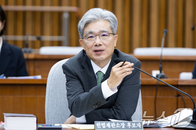 김상환 헌법재판소장 후보자가 21일 서울 여의도 국회 헌법재판소 재판관후보자를 겸하는 헌재소장 임명동의에 관한 인사청문특별위원회에서 열린 인사청문회에서 의원 질의에 답하고 있다. 2025.7.21/뉴스1 ⓒ News1 유승관 기자