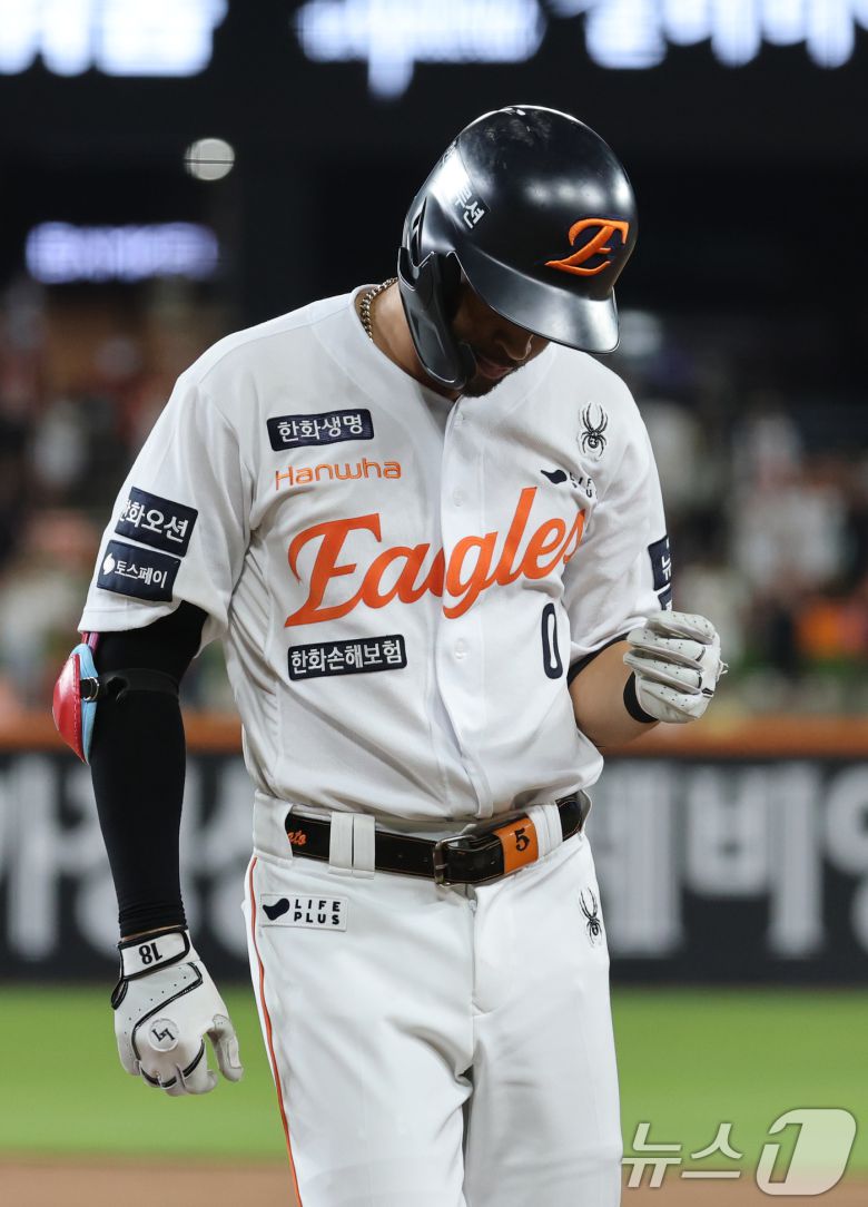 10일 오후 대전 한화생명 볼파크에서 열린 프로야구 '2025 신한 SOL뱅크 KBO 리그' 기아 타이거즈와 한화 이글스 경기에서 8회말 1사 1, 3루 상황 한화 리베라토가 1타점 희생플라이를 치고 환호하고 있다. 2025.7.10/뉴스1 ⓒ News1 김기태 기자