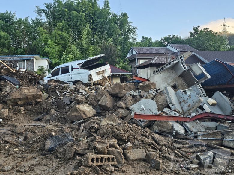22일 경남 산청군 신등면 율현리가 산사태에 휩쓸려 처참한 모습을 하고 있다. 2025.7.22/뉴스1 ⓒ News1 한송학 기자