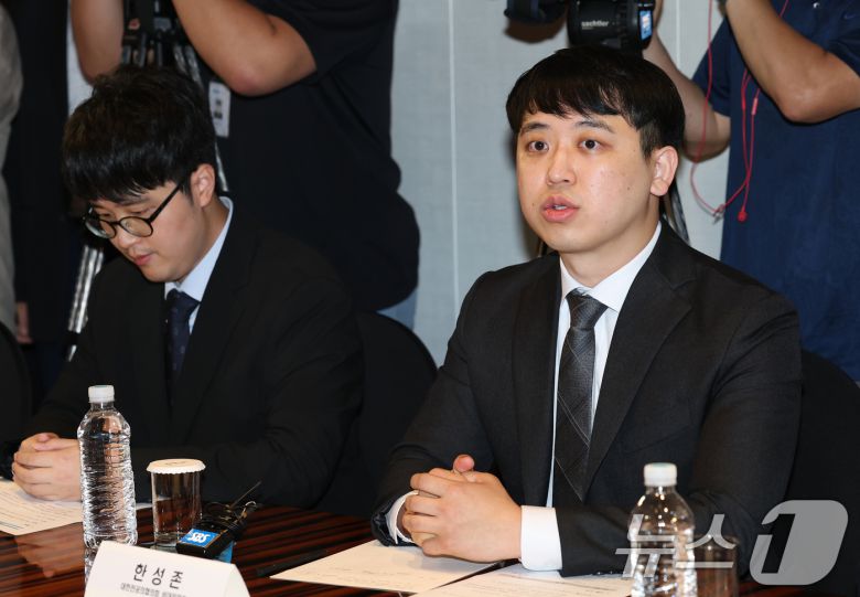 25일 오전 서울 중구 더플라자호텔에서 열린 수련협의체 제1차 회의에서 한성존 대한전공의협의회 비상대책위원장이 모두발언을 하고 있다. 2025.7.25/뉴스1 ⓒ News1 오대일 기자