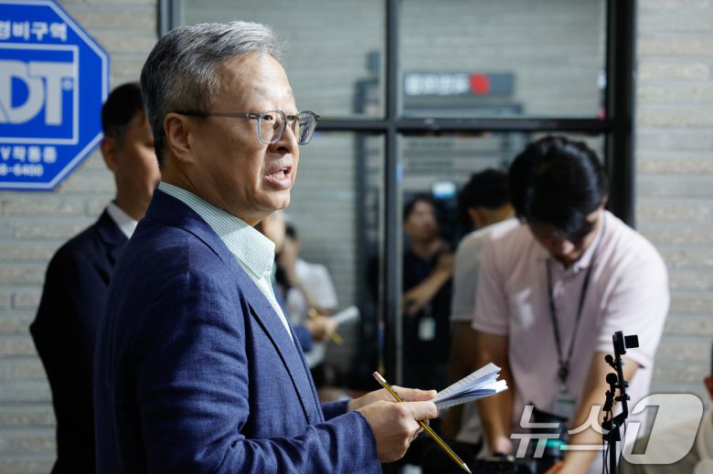 유일준 국민의힘 당무감사 위원장이 25일 서울 여의도 중앙당사에서 제21대 대통령선거 당시 김문수-한덕수 후보 교체 시도 관련 당무감사 결과 브리핑을 하고 있다. 2025.7.25/뉴스1 ⓒ News1 안은나 기자