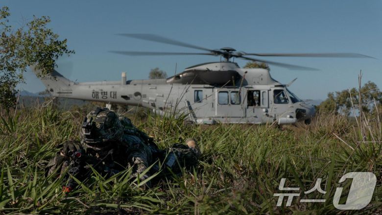 해병대는 지난 27일까지 호주 북동부 일대에서 미국, 호주 등과 함께 '25년 탈리스만 세이버 연합훈련'에 참가해 연합작전 수행능력을 향상했다고 28일 밝혔다. 탈리스만세이버 훈련 간 해병대 마린온을 이용해 소대급 소규모 상륙훈련을 실시하고 있다. (해병대사령부 제공. 재판매 및 DB 금지) 2025.7.28/뉴스1