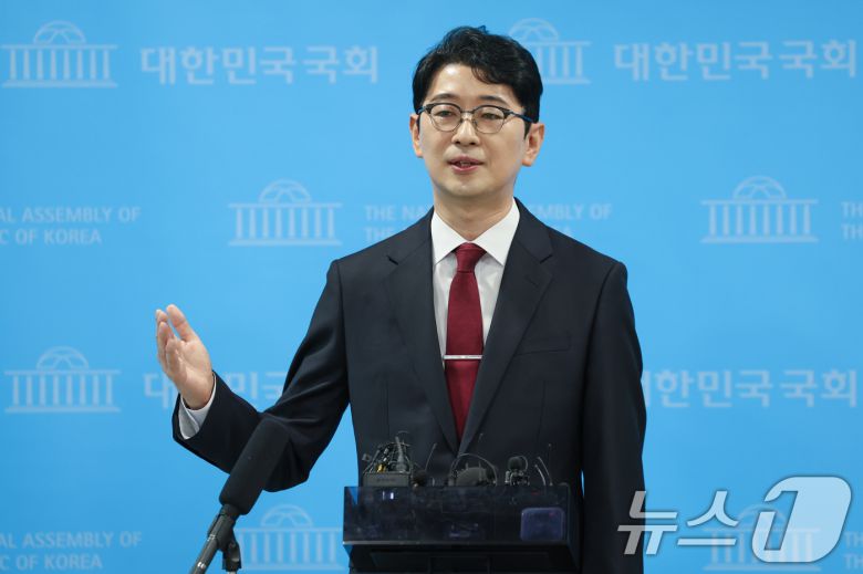 주진우 국민의힘 의원이 24일 서울 여의도 국회 소통관에서 8·22 전당대회 당대표 출마 선언을 한 뒤 취재진 질문에 답하고 있다. 2025.7.24/뉴스1 ⓒ News1 안은나 기자