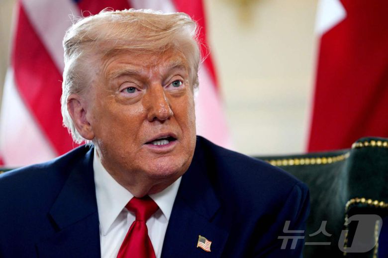 도널드 트럼프 미국 대통령이 28일(현지시간) 스코틀랜드 남서부 턴베리에 있는 트럼프 턴베리 골프 코스에서 키어 스타머 영국 총리와 만나 발언하고 있다. 2025.07.28. ⓒ AFP=뉴스1 ⓒ News1 류정민 특파원