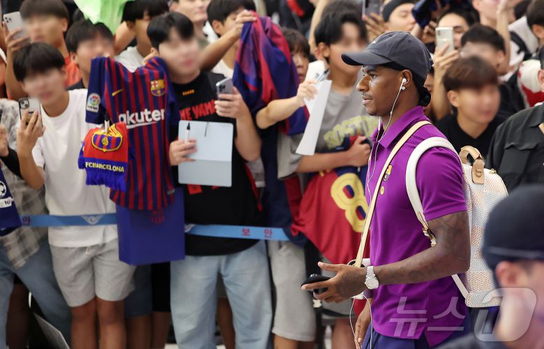 FC 바르셀로나의 마커스 래시포드가 29일 오후 인천국제공항 2터미널을 통해 입국하고 있다. 2025.7.29/뉴스1 ⓒ News1 김진환 기자