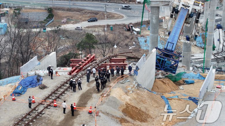 경기 안성시 서운면 산평리 서울-세종고속도로 9공구 교량 상판 붕괴 사고현장. (자료사진) /뉴스1 ⓒ News1 김영운 기자
