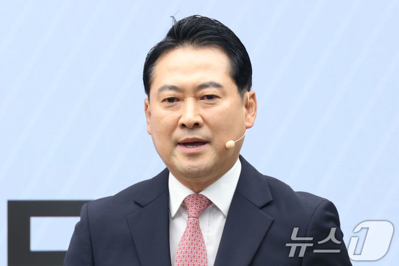 징동혁 국민의힘 당대표 후보가 3일 오후 서울 여의도 중앙당사에서 열린 제6차 전당대회 후보자 비전대회에서 비전발표를 하고 있다. 2025.8.3/뉴스1 ⓒ News1 이광호 기자