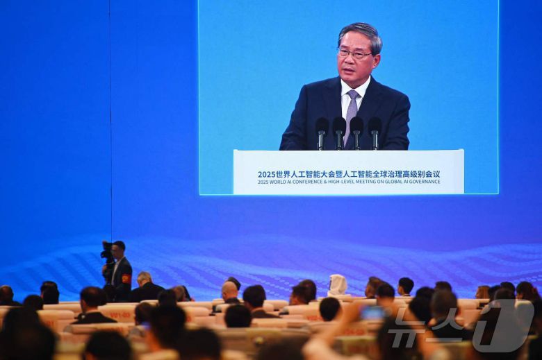 리창 중국 국무원 총리가 26일 상하이에서 열린 '2025 세계 인공지능대회'(WAIC) 개막식에 참석해 연설하고 있다. 2025.7.26. ⓒ AFP=뉴스1