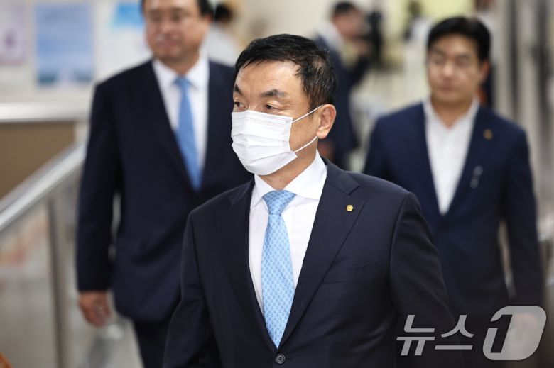 권오수 도이치모터스 전 회장이 12일 오후 서울 서초구 서울고등법원에서 열리는 도이치모터스 주가조작 관련 항소심 선고공판에 출석하고 있다. 2024.9.12/뉴스1 ⓒ News1 구윤성 기자