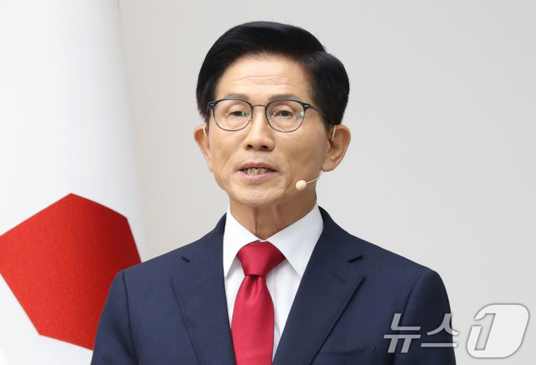 김문수 국민의힘 당대표 후보가 3일 오후 서울 여의도 중앙당사에서 열린 제6차 전당대회 후보자 비전대회에서 비전발표를 하고 있다. 2025.8.3/뉴스1 ⓒ News1 이광호 기자