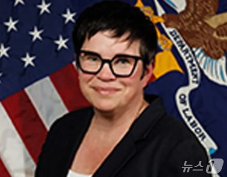 에리카 맥엔타퍼 노동통계국장 - 노동부 홈피 갈무리