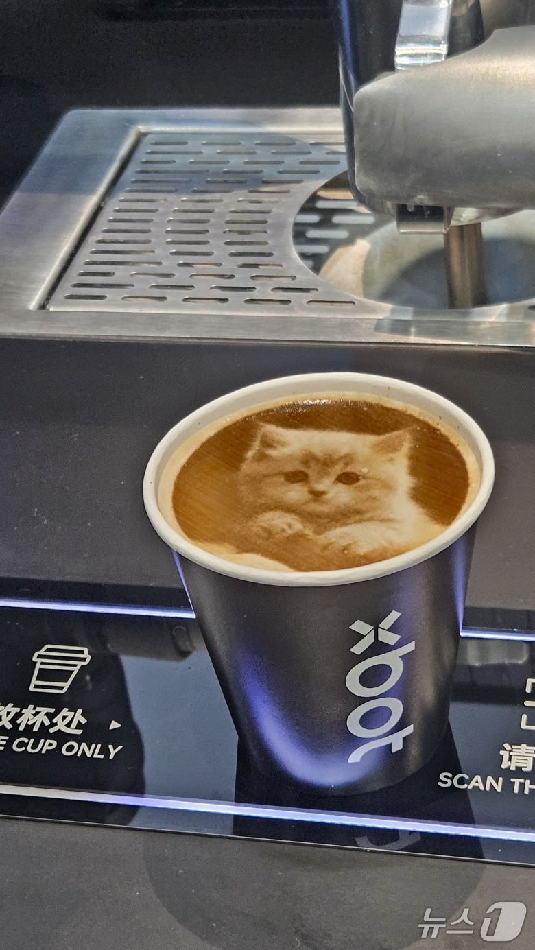 로봇 커피머신이 만든 라떼 아트. ⓒ News1 정은지 기자