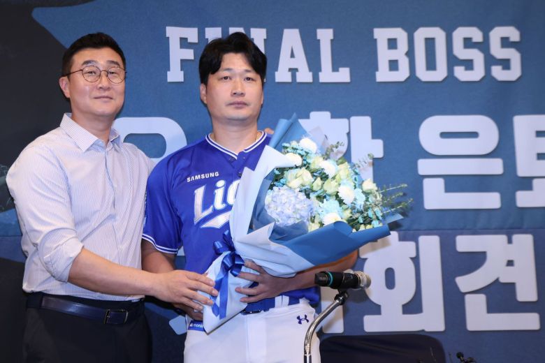 이종열 삼성 라이온즈 단장(왼쪽)과 오승환. (삼성 라이온즈 제공)