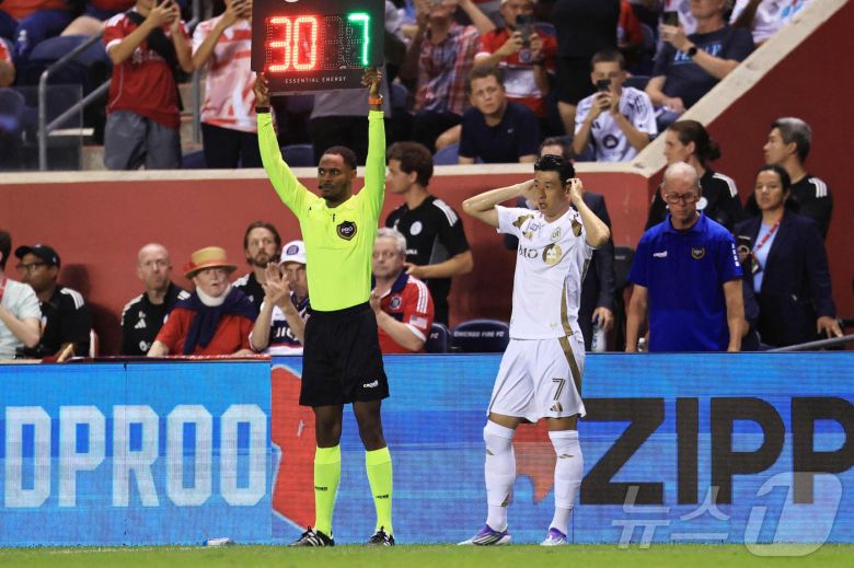 교체투입되는 손흥민ⓒ AFP=뉴스1