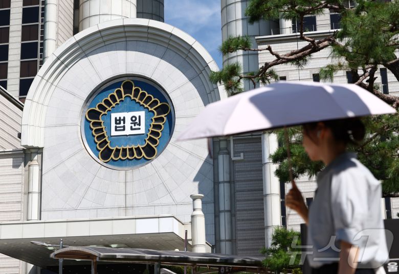 윤석열 전 대통령의 내란 우두머리 혐의 재판과 김건희 여사의 구속영장 심사가 잇따라 예정된 가운데 10일 서울 서초구 서울중앙지법에 적막이 흐르고 있다.  ⓒ News1 김민지 기자