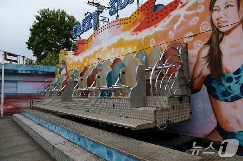 충북 제천시 모산동의 놀이공원 크레이지 서프 놀이기구.(제천소방서 제공. 재판매 및 DB금지)/뉴스1