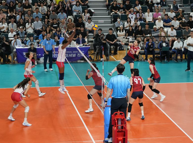 한국과 프랑스의 진주국제대회 경기 모습(대한배구협회 제공)