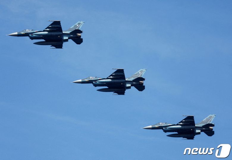 일본 자위대의 F-2 전투기. <자료사진> ⓒ 로이터=뉴스1 ⓒ News1 정윤영 기자