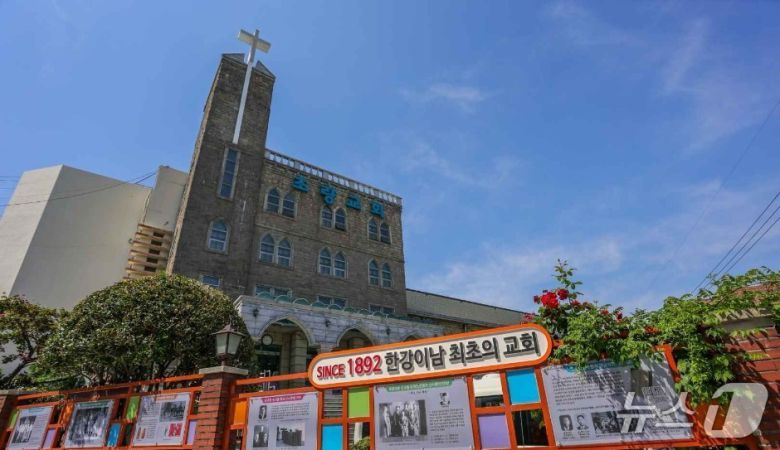 부산 초량교회. 1892년 선교사 윌리엄 베어드가 설립한 부산 최초의 교회이며 선교사에 의해 설립된 한강 이남 최초의 교회다.(한국관광공사 제공)