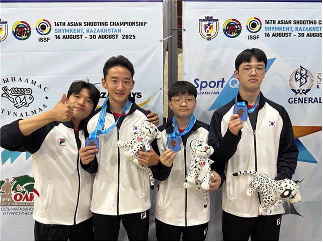 아시아사격선수권대회 공기권총 남자 유스부에서 은메달을 차지한 구자민(동변중), 변상우(흥덕고), 김성윤(안남고).(대한사격연맹 제공)