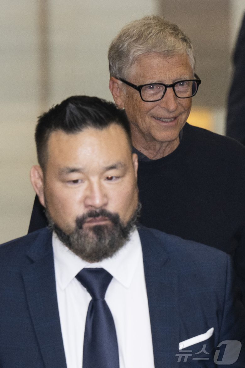 마이크로소프트(MS)의 공동창업자이자 `빌 앤드 멀린다 게이츠 재단` 이사장인 빌 게이츠가 20일 오후 서울 강서구 서울김포비즈니스항공센터를 통해 입국하고 있다. (공동취재) 2025.8.20/뉴스1 ⓒ News1 김진환 기자