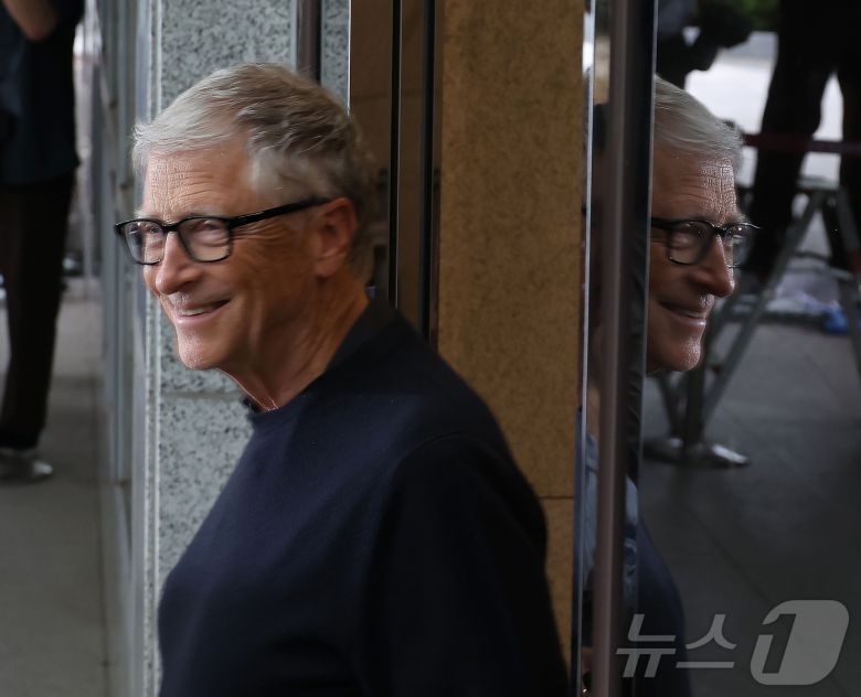 마이크로소프트(MS)의 공동창업자이자 `빌 앤드 멀린다 게이츠 재단` 이사장인 빌 게이츠가 20일 오후 서울 강서구 서울김포비즈니스항공센터를 통해 입국하고 있다. (공동취재) 2025.8.20/뉴스1 ⓒ News1 김진환 기자