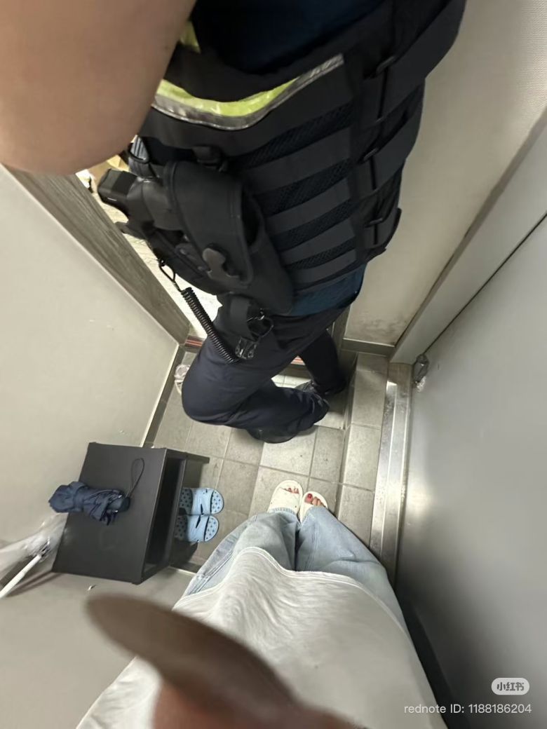 A 씨가 경찰에 신고해 B 씨가 체포됐다. (샤오홍슈 갈무리)