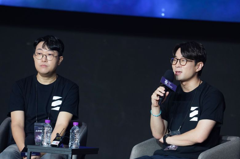 김주혁 스마일게이트 사업실장이 28일 서울 마포구에서 열린 '카오스 제로 나이트메어' 미디어 시연회에서 기자단 질문에 답하고 있다.(스마일게이트 제공. 재판매 및 DB금지)2025.8.28/뉴스1