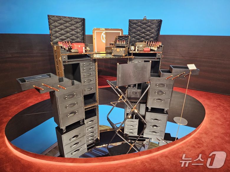라보떼 루이비통 론칭 기념 팝업 스토어. 화장대 형태의 메이크업 트렁크. 가격은 5억 8000만원이 넘는다.ⓒ 뉴스1/김진희 기자.