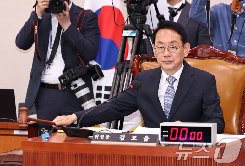김도읍 국민의힘 의원이 국회 법제사법위원장 당시 의사봉을 두드리는 모습. 2024.5.17/뉴스1 ⓒ News1 구윤성 기자