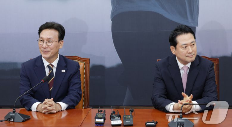 장동혁 국민의힘 대표(오른쪽)가 1일 오전 서울 여의도 국회에서 김민석 국무총리를 접견하고 있다. 2025.9.1/뉴스1 ⓒ News1 신웅수 기자