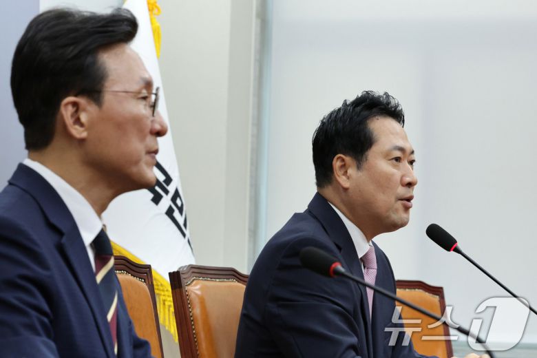 장동혁 국민의힘 대표(오른쪽)가 1일 오전 서울 여의도 국회에서 김민석 국무총리를 접견하고 있다. 2025.9.1/뉴스1 ⓒ News1 신웅수 기자