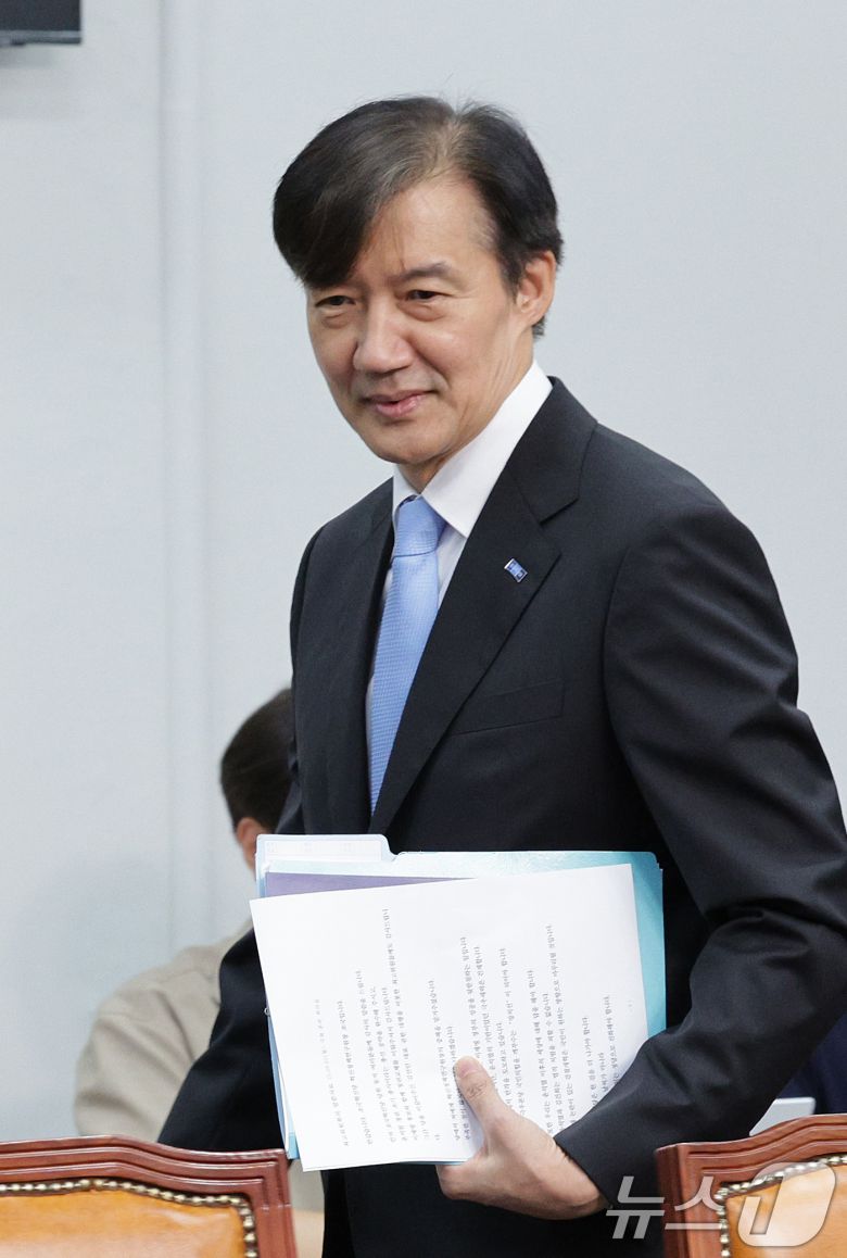 조국 조국혁신당 혁신정책연구원장이 1일 오전 서울 여의도 국회에서 열린 조국혁신당 최고위원회의에 참석하고 있다. 2025.9.1/뉴스1 ⓒ News1 신웅수 기자